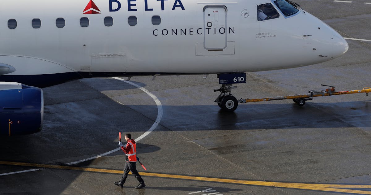 Delta Air Lines give ground workers, flight attendants get 5% base pay raise