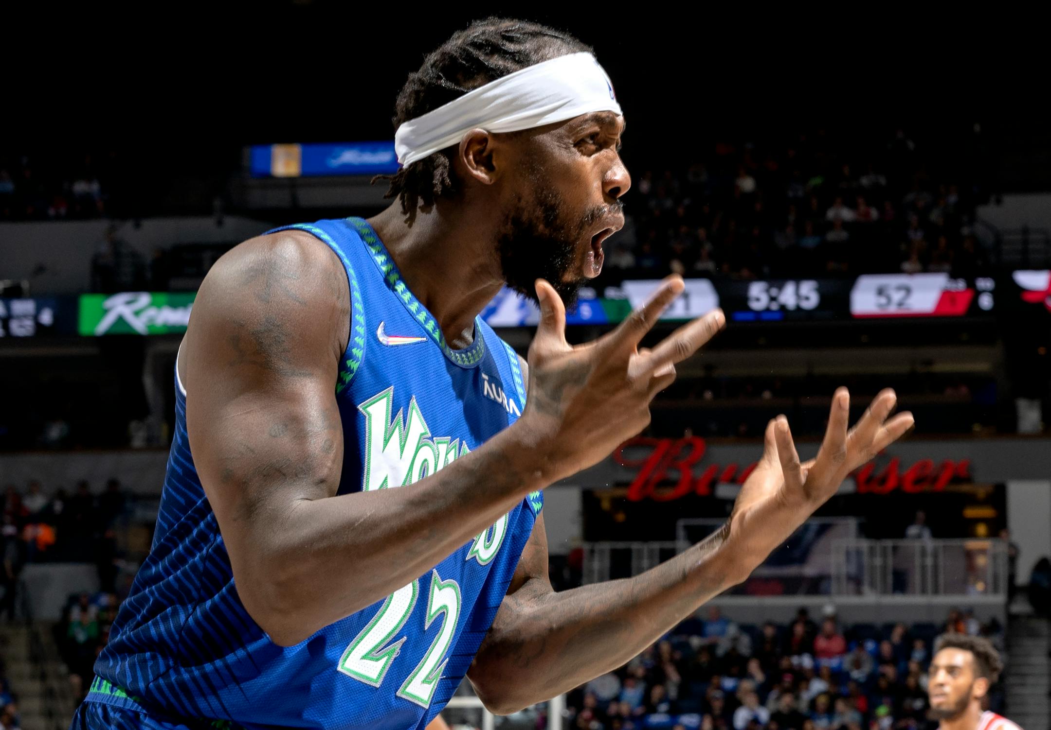 Patrick Beverley (22) of the Minnesota Timberwolves reacts after being called for a foul in the second quarter.