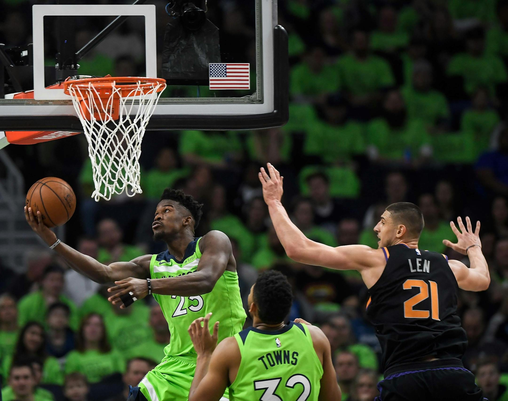 Minnesota Timberwolves guard Jimmy Butler (23) scored a basket off a reverse layup in the second quarter Saturday against the Phoenix Suns. ] AARON LAVINSKY ï aaron.lavinsky@startribune.com The Minnesota Timberwolves played the Phoenix Suns on Saturday, Dec. 16, 2017 at Target Center in Minneapolis, Minn.