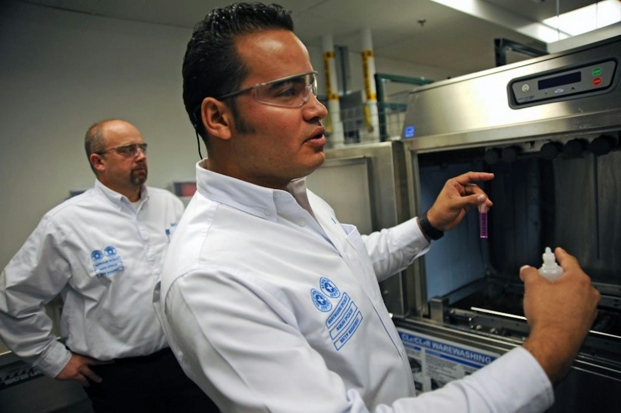 Jason Gonzalez, foreground, tested dishwashing detergent for the proper concentration. Behind him was another Ecolab trainee, Mike Wheat.