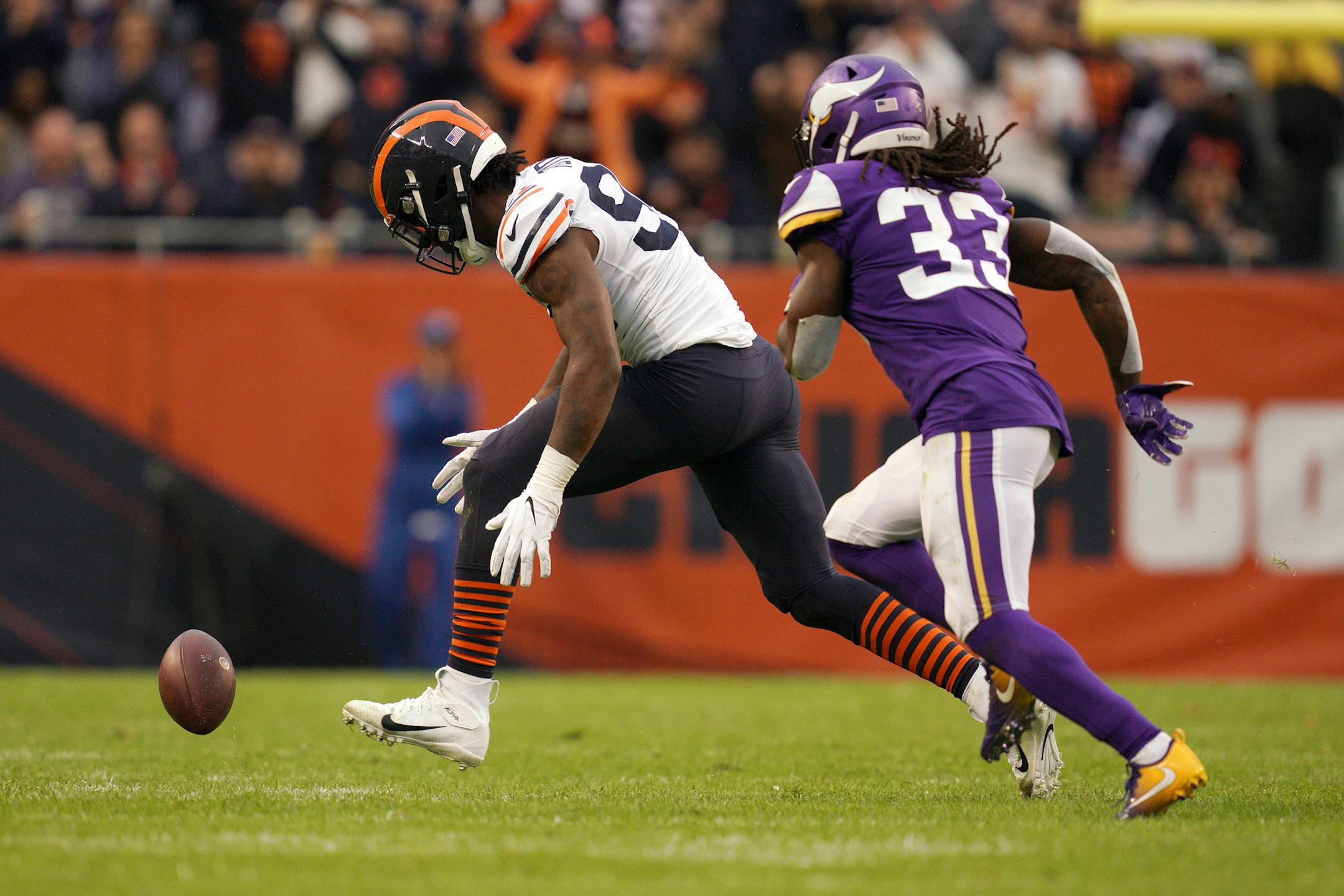 Chicago Bears outside linebacker Leonard Floyd (94) raced to scoop up the ball after Minnesota Vikings quarterback Kirk Cousins (8) fumbled it as he was sacked by Chicago Bears inside linebacker Nick Kwiatkoski (44) in the third quarter. ] ANTHONY SOUFFLE • anthony.souffle@startribune.com The Minnesota Vikings played the Chicago Bears in an NFL football game Sunday, Sept. 29, 2019 at Soldier Field in Chicago.