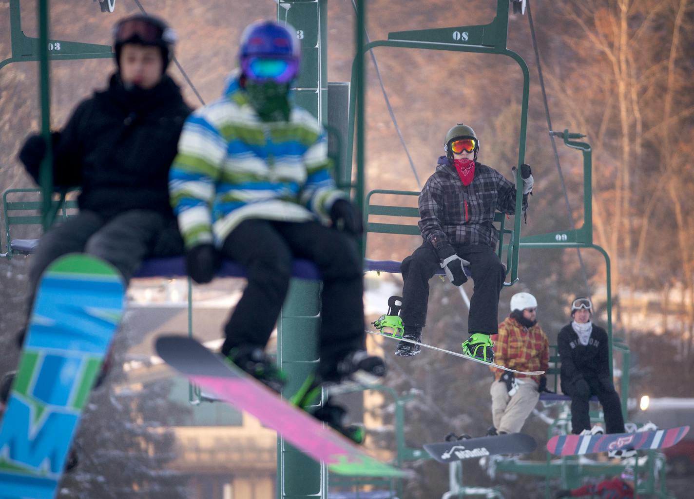 A char lift at Afton Alps is packed with snowboarders shortly after the resort's season opening Friday afternoon. ] AARON LAVINSKY &#x201a;&#xc4;&#xa2; aaron.lavinsky@startribune.com Afton Alps Resort, the largest ski resort in the Twin Cities area, will officially open for the 2014-15 ski and snowboard season on Friday, Nov. 14, 2014 in Hastings. ORG XMIT: MIN1411141641536871