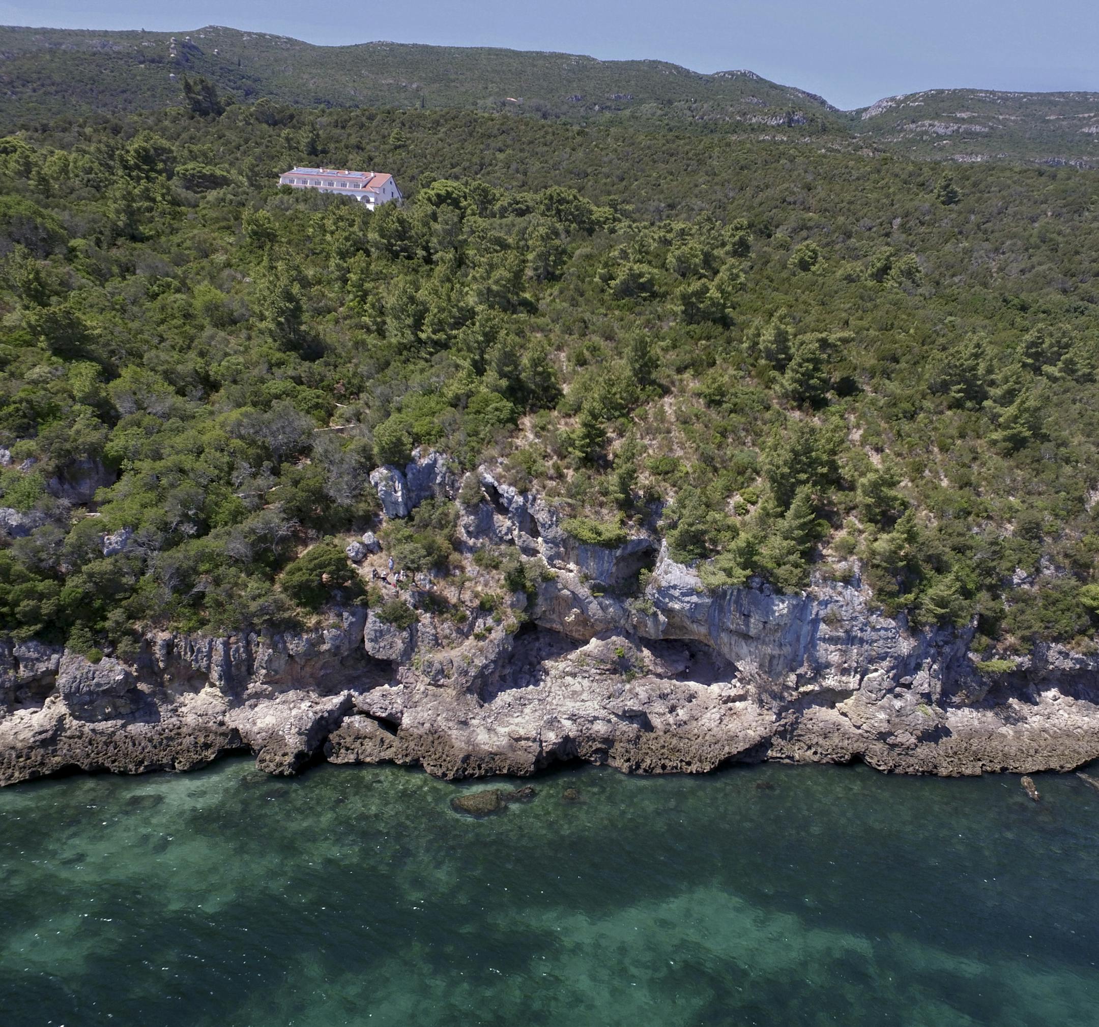 In an undated handout photo, the Cueva de Figueira Brava, which was about a mile from the water when it was occupied by Neanderthals about 100,000 years ago. Scientists say that a discovery in the seaside Portuguese cave further challenges popular images of Neanderthals as meat-eating brutes. (Zilhao et al. Science, 2020 via The New York Times) -- NO SALES; FOR EDITORIAL USE ONLY WITH NYT STORY SCI NEANDERTHALS FISH BY NICOLAS ST. FLEUR FOR MARCH 30, 2020. ALL OTHER USE PROHIBITED. --