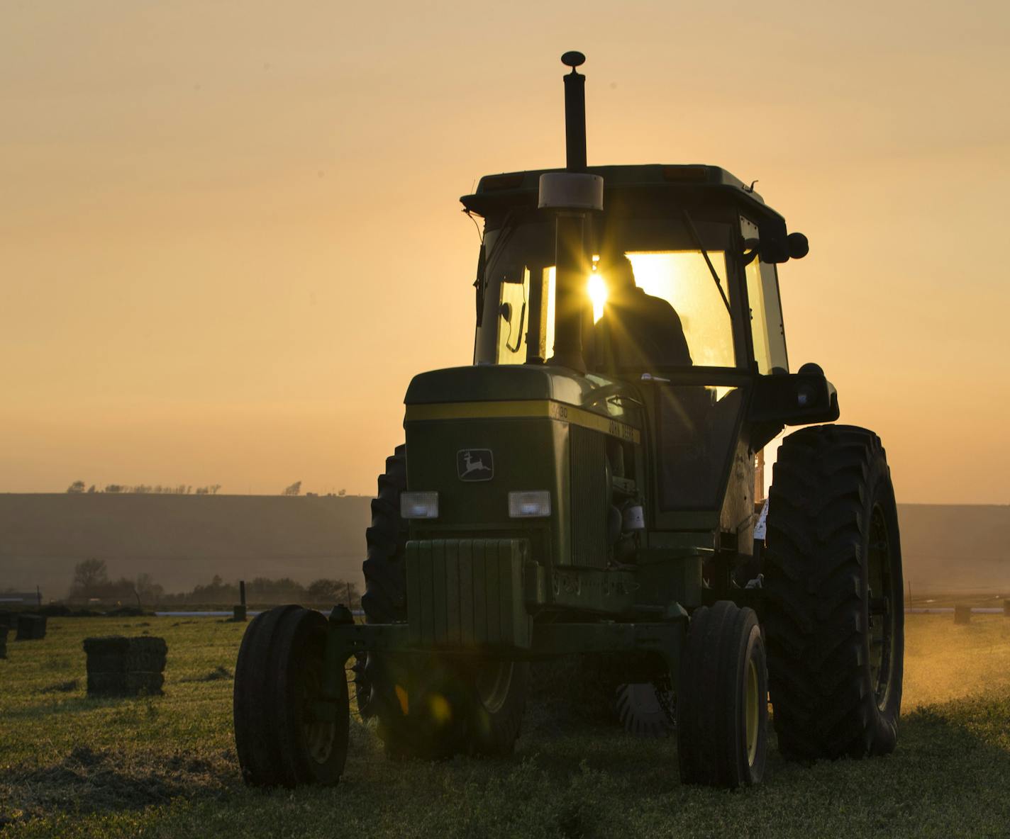 Jack Wheatley, owner of Level Best Ranch and Anderson Hay Elevators, baled hay on his farm on Saturday, August 22, 2015, in Thorp, Wash. ] RENEE JONES SCHNEIDER &#x2022; reneejones@startribune.com