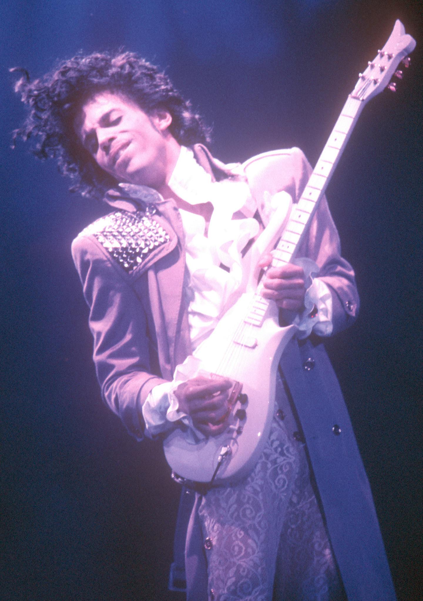 INGLEWOOD - FEBRUARY 19: Prince performs live at the Fabulous Forum on February 19, 1985 in Inglewood, California. (Photo by Michael Ochs Archives/Getty Images)