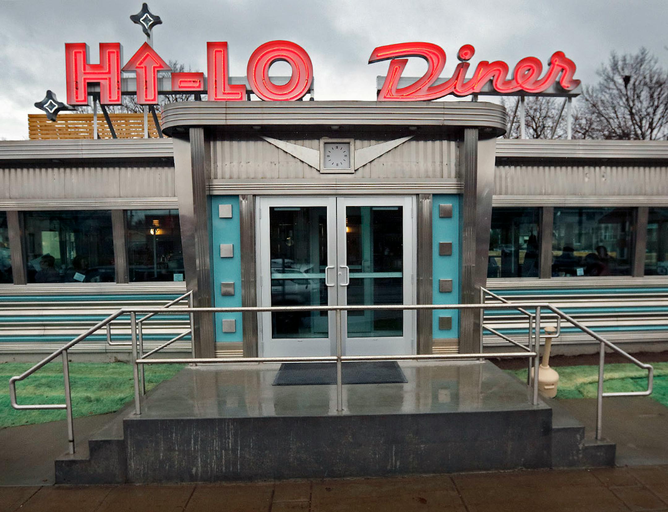 The new Hi-Lo Diner in Minneapolis is a sleek, Airstream-style design lifted from the pages of the past.