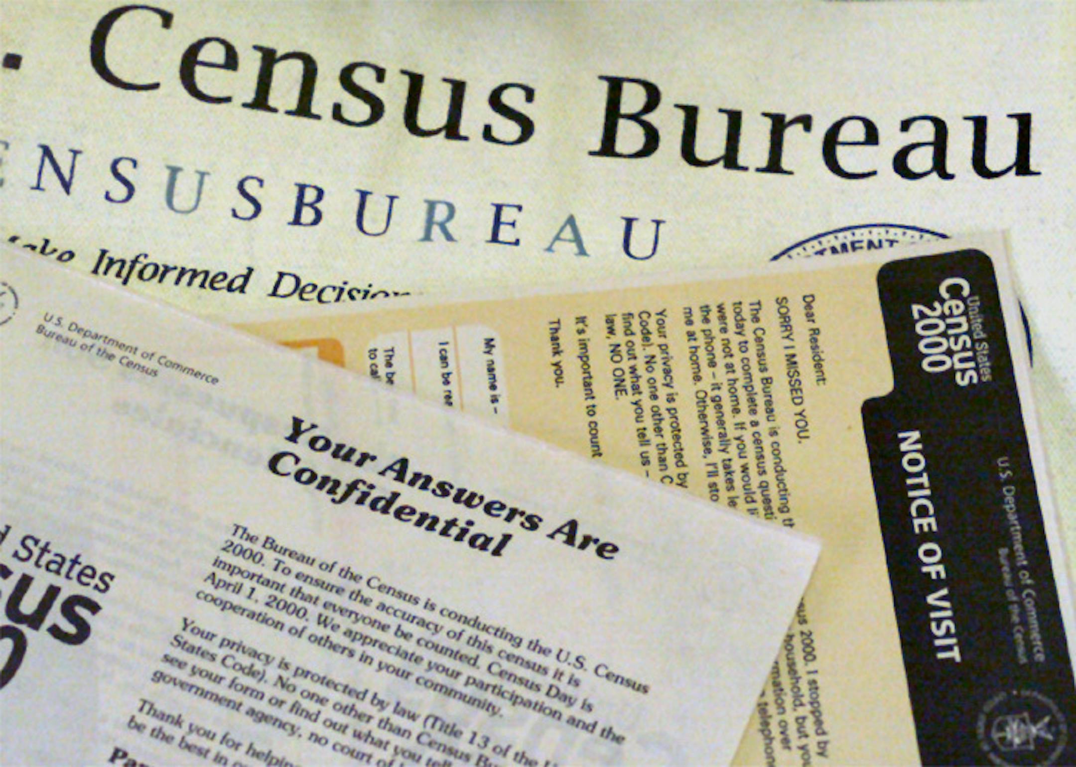 The paperwork used by census takers in 2000. (Boris Yaro/Los Angeles Times/TNS) ORG XMIT: 1220254