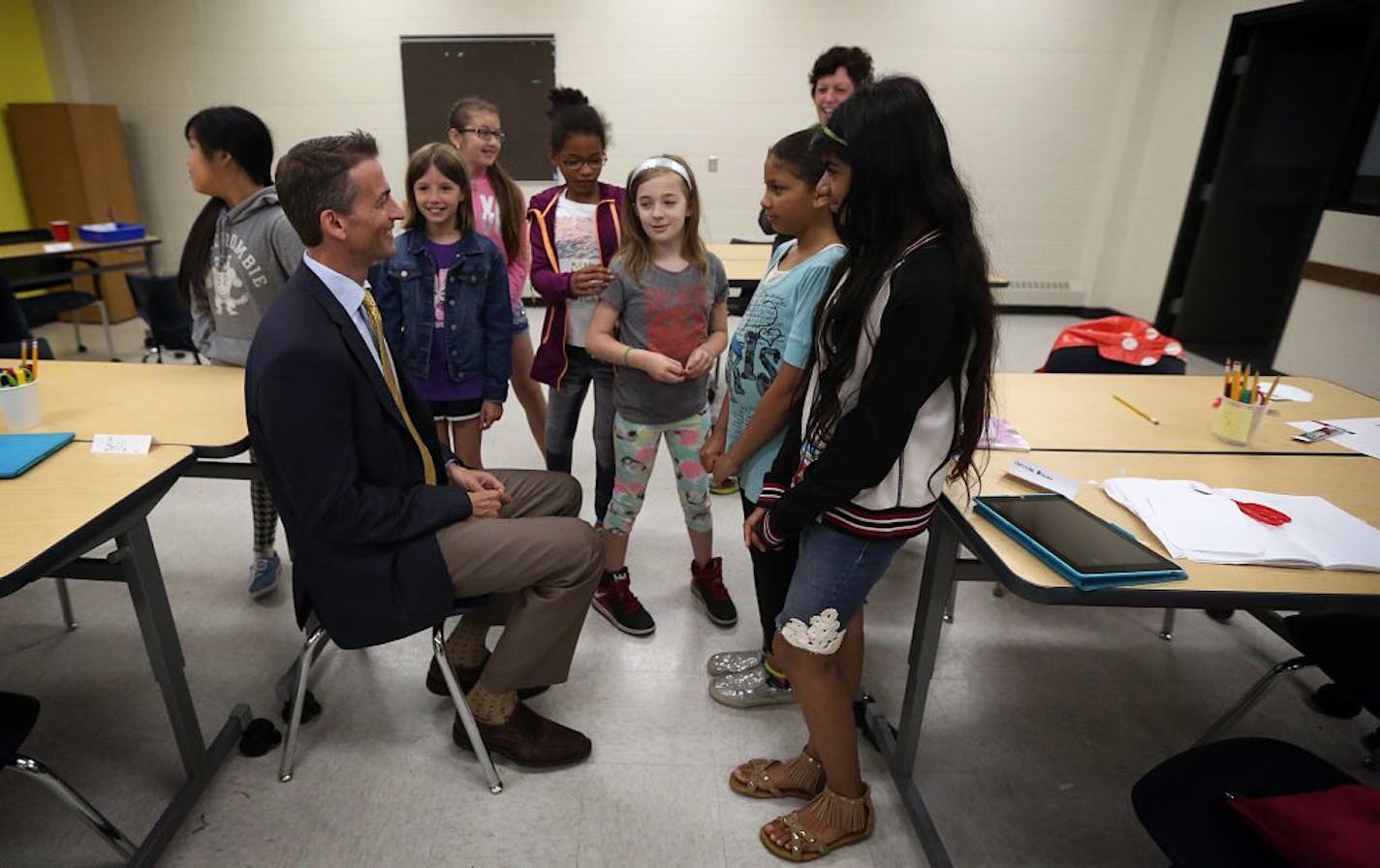 Minneapolis School�s superintendent Ed Graff took time to talk with students during his visit to visit Franklin Middle School.