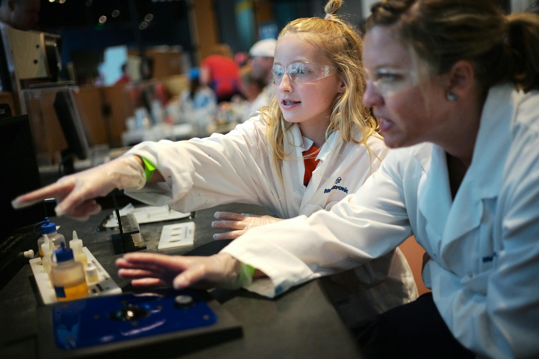 Colbie Savageau,10, runs an experiment to test what antibacterial agents work best with the help of her aunt Jeanine Huberty.] After 20 years, the Science Museum of Minnesota is shutting down its popular Cell Lab on Sept. 6. The St. Paul museum, which is a nonprofit, opened the lab in 1999, allowing kids to put on a lab coat and look under a microscope at their living cells. RICHARD TSONG-TAATARII ¥ richard.tsong-taatarii@startribune.com