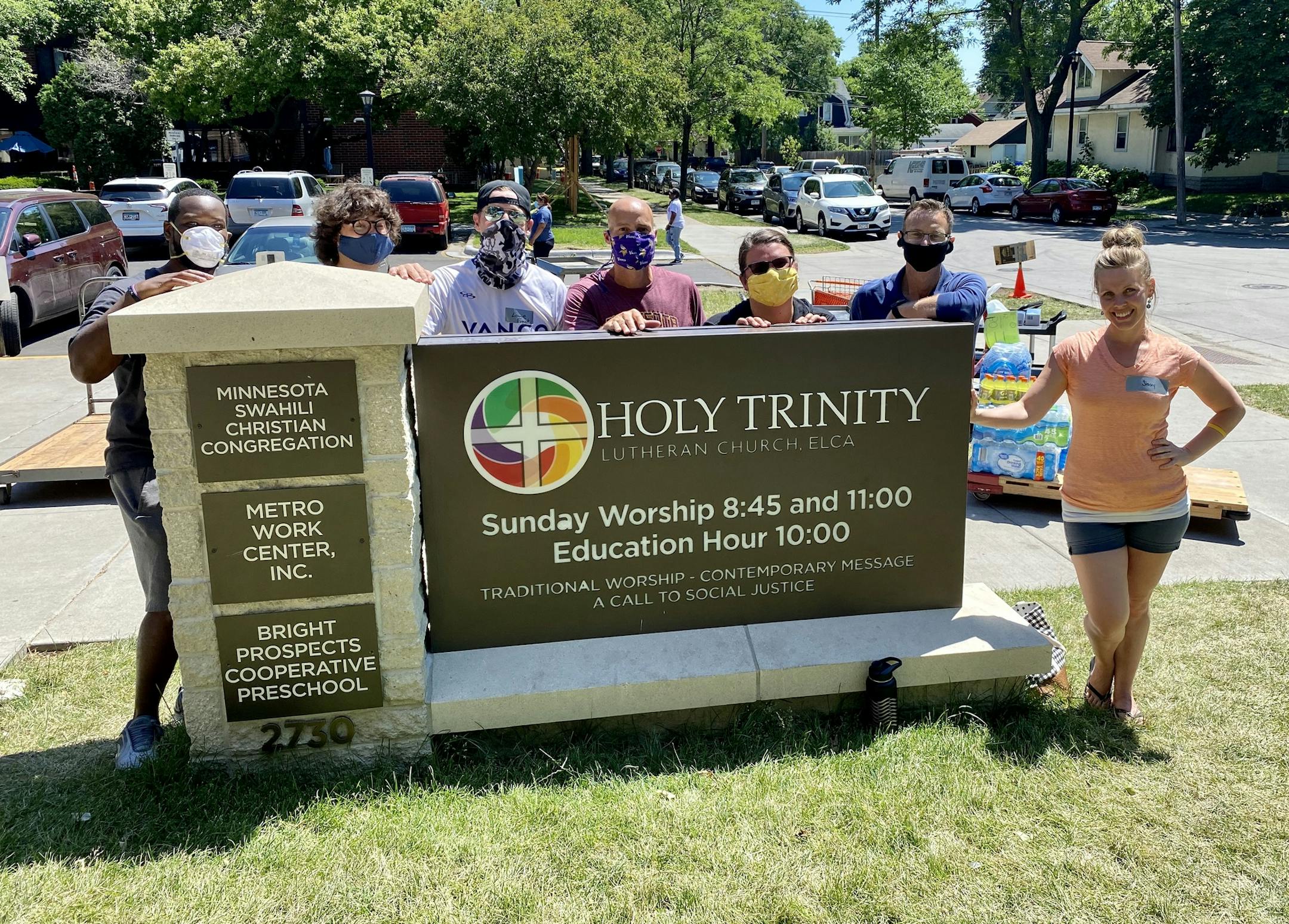 Volunteers from Vanco, which electronically delivers the growing number of transactions from congregants to churches and donors to charities, volunteered at a foodshelf at Trinity Lutheran Church in Minneapolis.Photo: Vanco