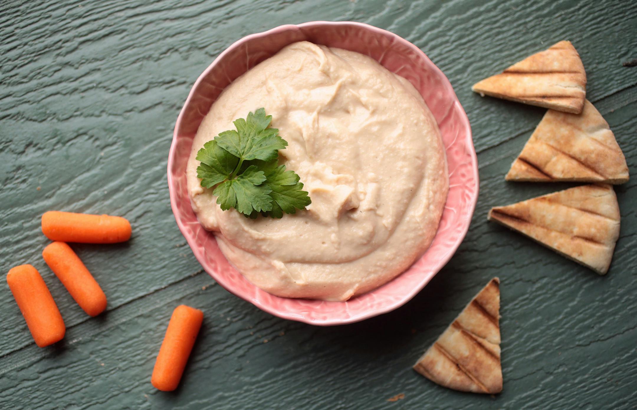 White Bean and Roasted Garlic Dip. (Cristina M. Fletes/St. Louis Post-Dispatch/TNS) ORG XMIT: 1197571