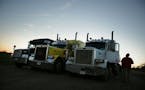 Durante semanas, los 3.5 millones de camioneros en EEUU han sido vitales para mantener en vilo la econom&#xed;a del pa&#xed;s en medio de la crisis po