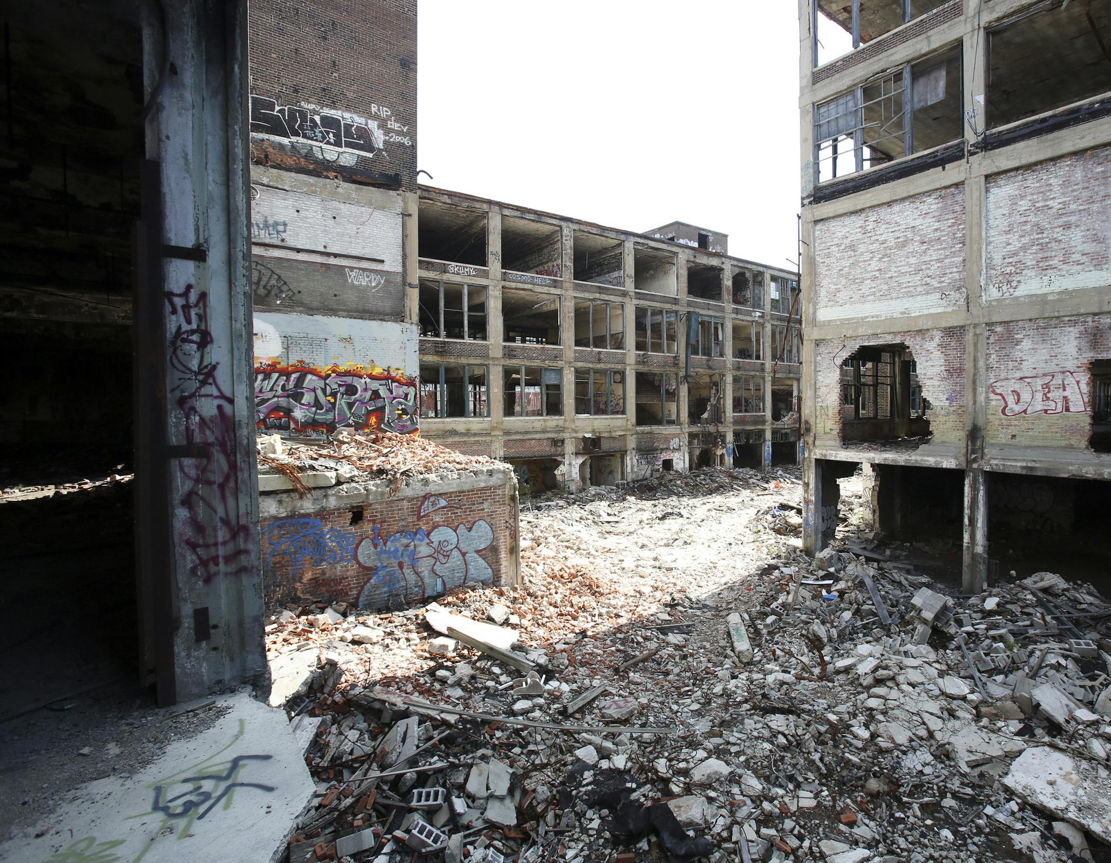 The abandoned Packard Motor Car plant in Detroit, Sept. 12, 2013. In a public auction process that has lasted months, six investment groups have bid to buy the 40-acre Packard site out of foreclosure, but the two highest bidders have already dropped out for lack of money. (Fabrizio Costantini/The New York Times) ORG XMIT: MIN2013122116574361