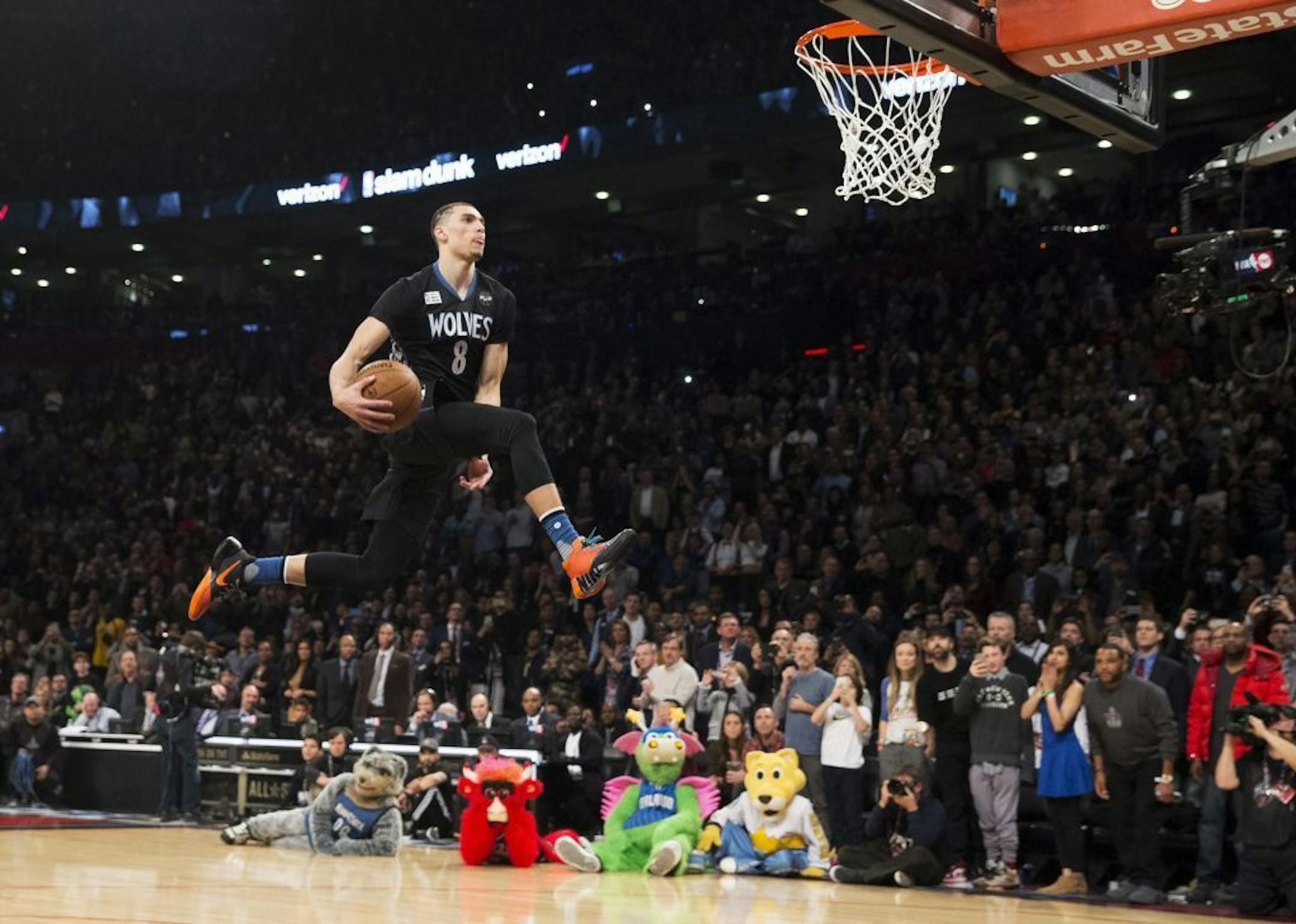 Minnesota Timberwolves' Zach LaVine slam dunks the ball during the NBA all-star skills competition in Toronto on Saturday, Feb. 13, 2016. (Mark Blinch/The Canadian Press via AP) MANDATORY CREDIT