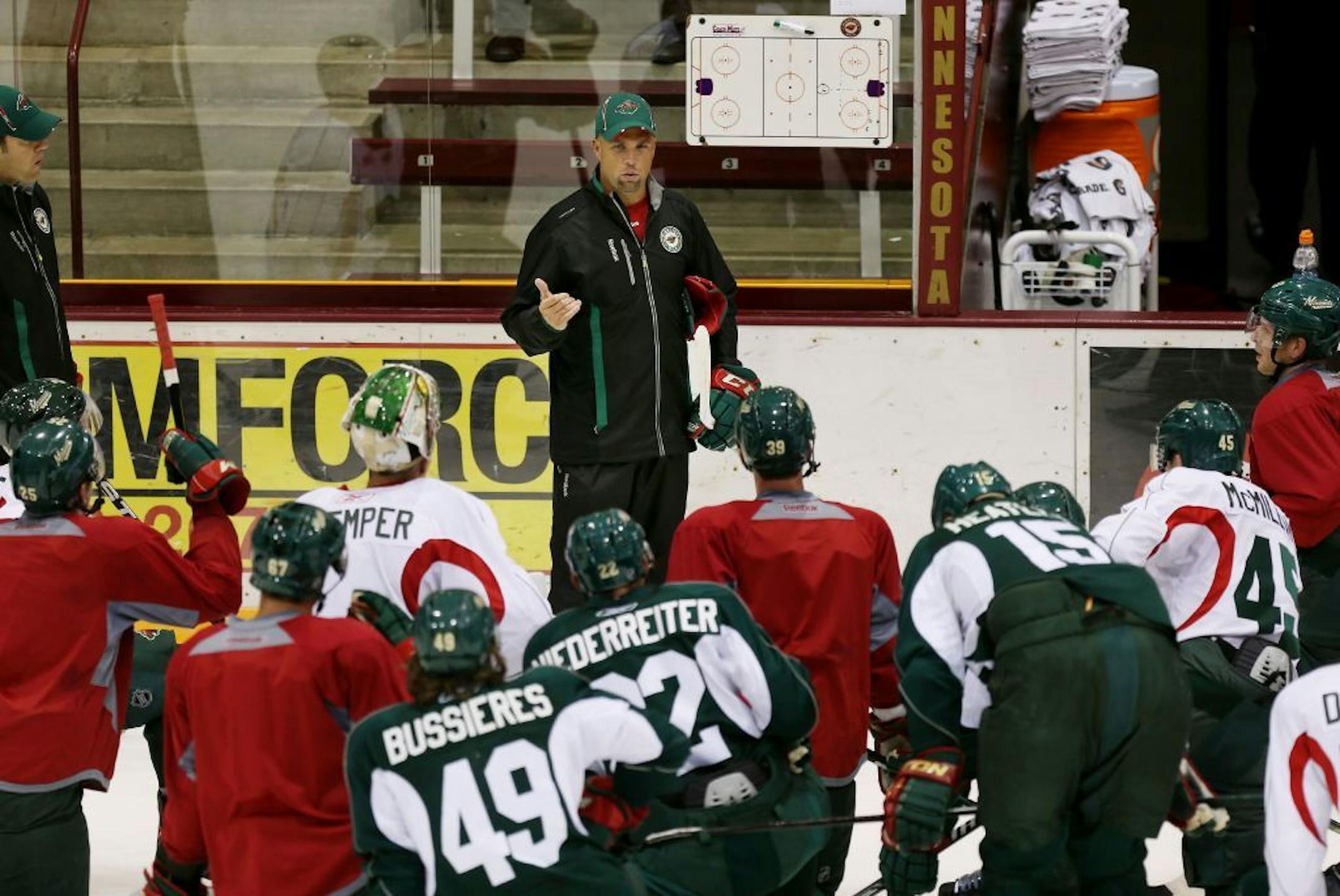Wild coach Mike Yeo talks to the team during practice at Ridder Arena on the U of M campus. Minneapolis, MN. September 12, 2013.