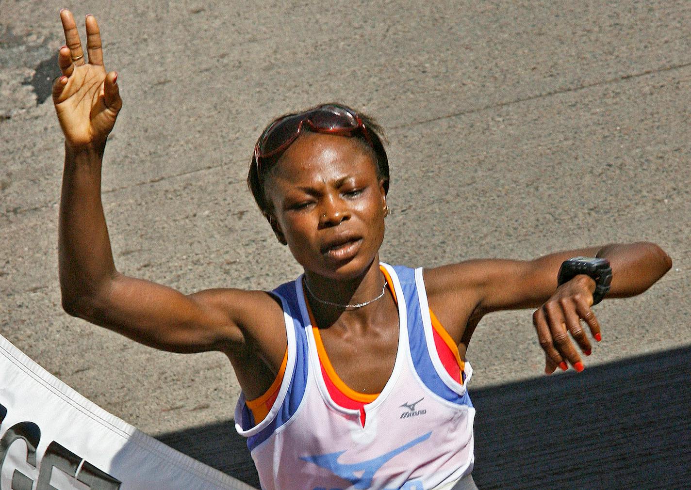 Womens winner Mary Akor of Hawthorne CA crossed the finish line.