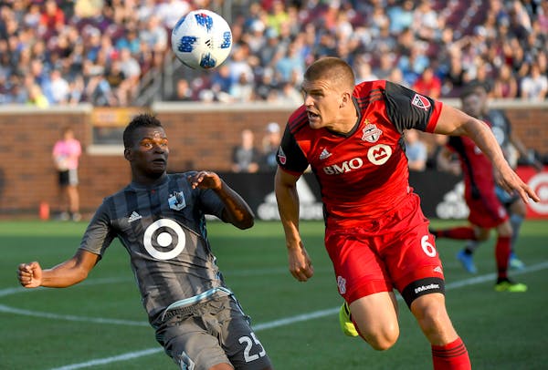 Minnesota United forward Carlos Darwin Quintero (25) and Toronto FC defender Nick Hagglund (6) battled for the ball in the second half. ] AARON LAVINS