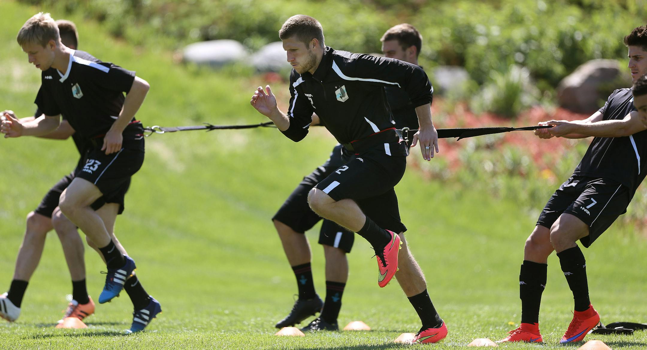 United soccer player Justin Davis warmed up with resistance training during practice Thursday May 21, 2015 in Blaine, MN. ] Jerry Holt/ Jerry.Holt@Startribune.com