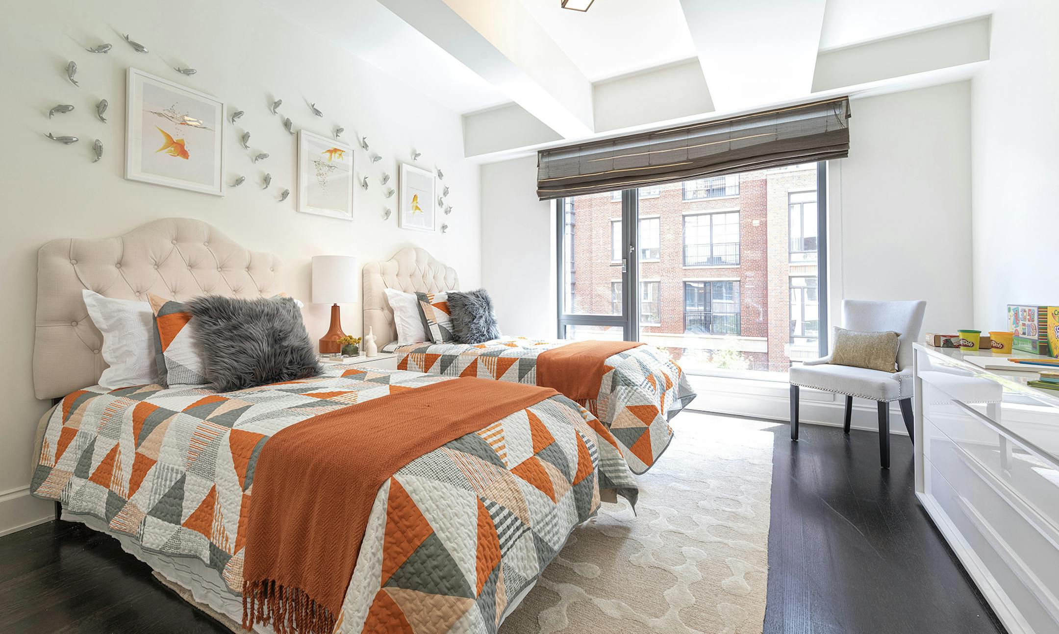The color orange help makes this gender-neutral children’s bedroom feel sunny and bright. (Design Recipes) ORG XMIT: 1288219