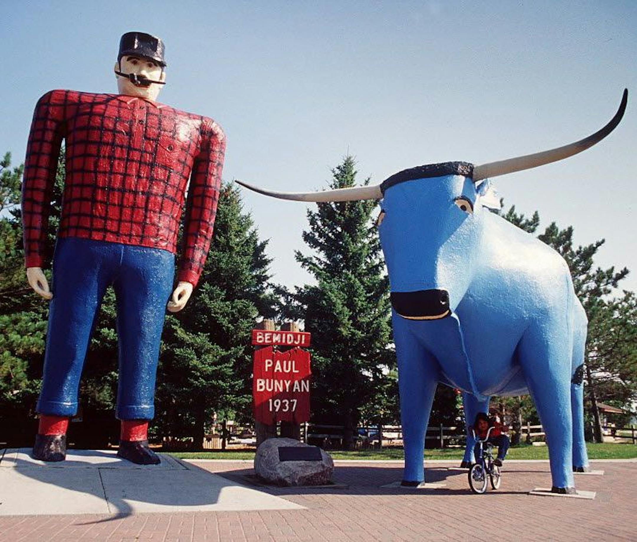 Bemidji Paul Bunyan wishes you a happy Paul Bunyan Day. Photo by Eric Dregni.