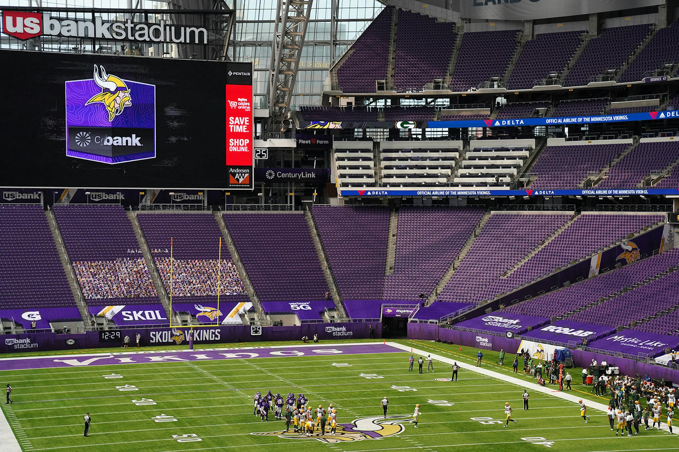 The Green Bay Packers took the field in the fourth quarter.