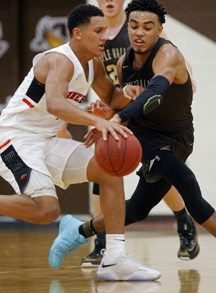 Jalen Suggs(1) drove against Tre Jones(3) of Apple Valley during the first half.