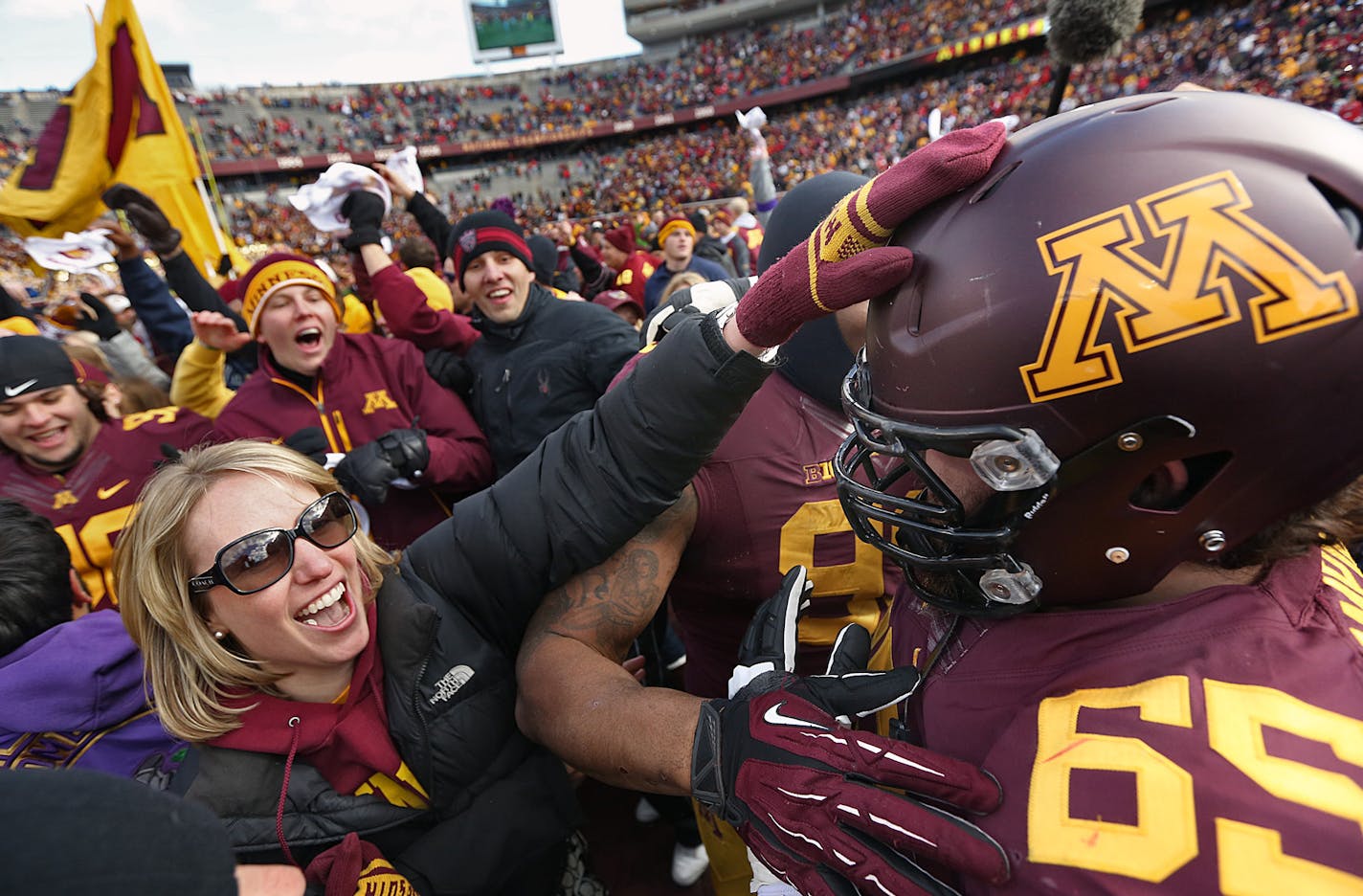 Josh Campion and other Gopher players were greeted by enthusiastic fans after the game. ]JIM GEHRZ &#x201a;&#xc4;&#xa2; jgehrz@startribune.com Minneapolis, MN / Oct 27, 2013, 11:00 AM BACKGROUND INFORMATION- The Minnesota Golden Gopher football team played the Nebraska Cornhuskers at TCF Bank Stadium. Minnesota won, 34-23.