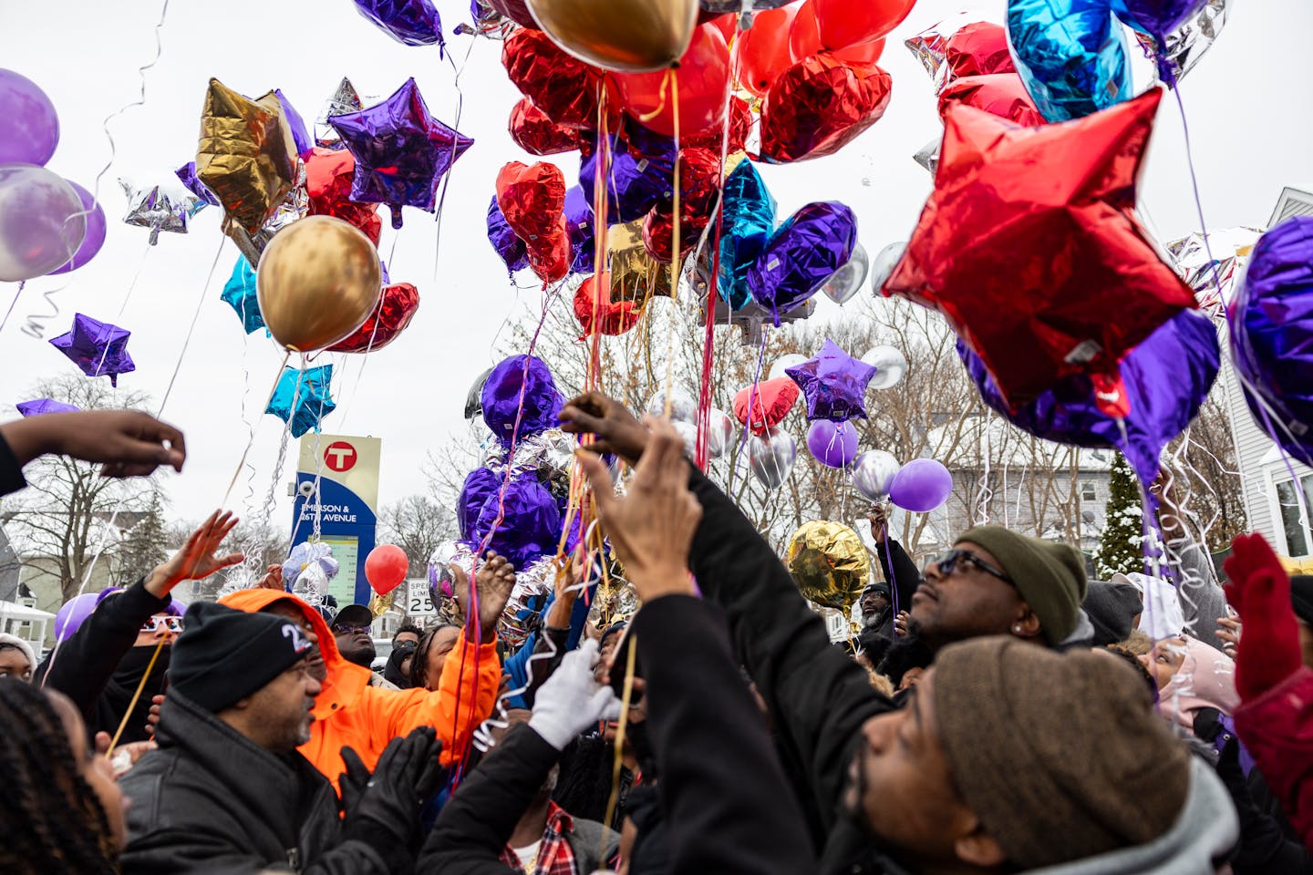 ‘They’re in good hands': Balloon release honors north Minneapolis crash victims