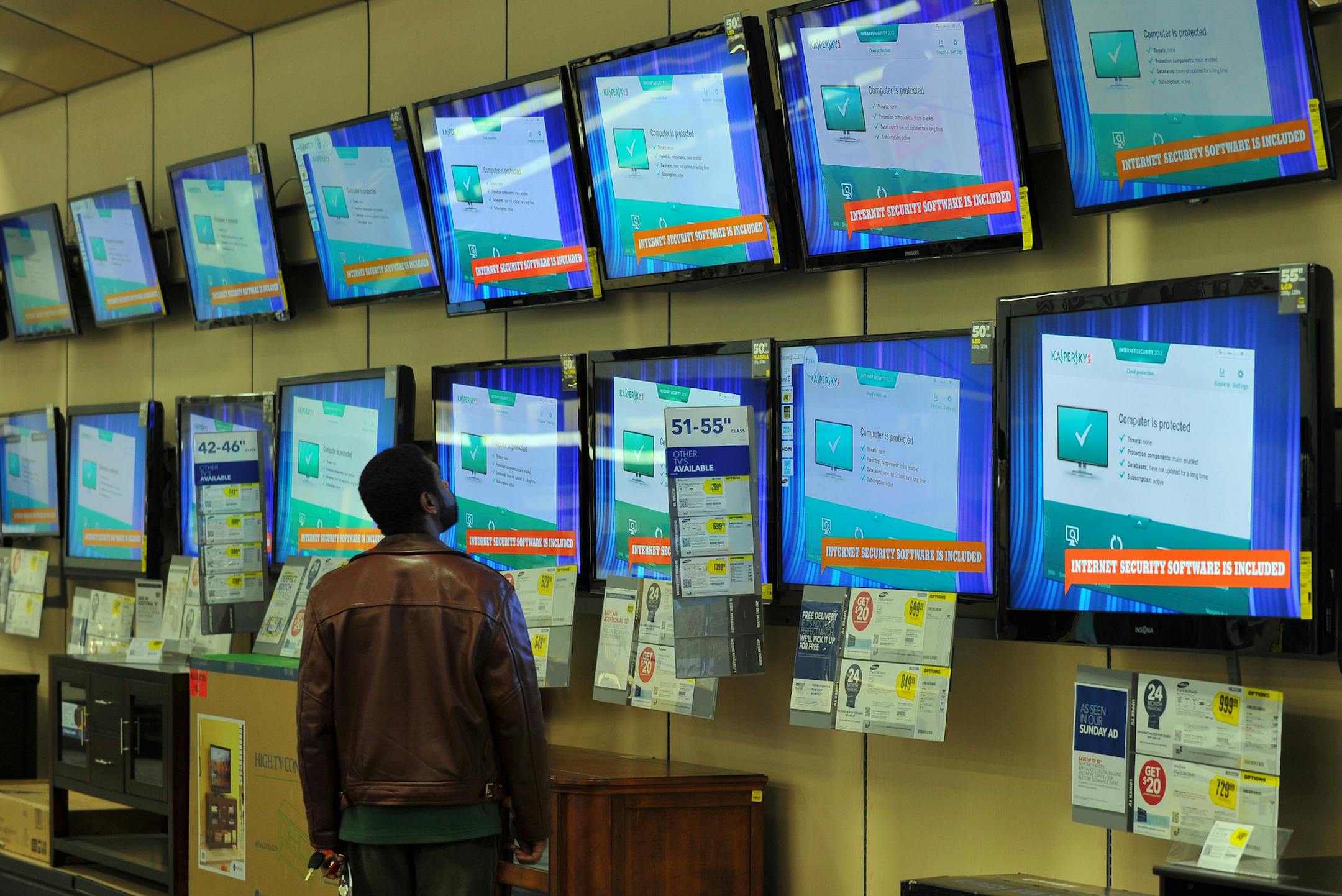 Wayne Thompson looks over the selection of televisions at Best Buy in Atlanta, Georgia, January 25, 2013. The Super Bowl is a popular time to purchase a new television. (Brant Sanderlin/Atlanta Journal-Constitution/MCT) ORG XMIT: 1134441 ORG XMIT: MIN1302011447210023