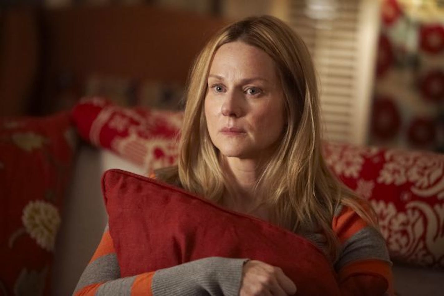 Laura Linney as Cathy in The Big C (Pilot) - Photo: Jordin Althaus/SHOWTIME - Photo ID: thebigc_100_1146