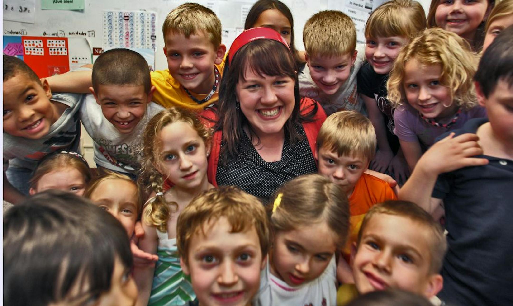 Robbinsdale Spanish Immersion school is celebrating its 25th anniversary this year. Thursday, former students and teachers visited the school and current faculty, touring classroom facilities and participating in an after-school-hours ice cream social. Former RSI student Allison Midura, center, of Minneapolis, gathered with 1st grade students.
(MARLIN LEVISON/STARTRIBUNE(mlevison@startribune.com