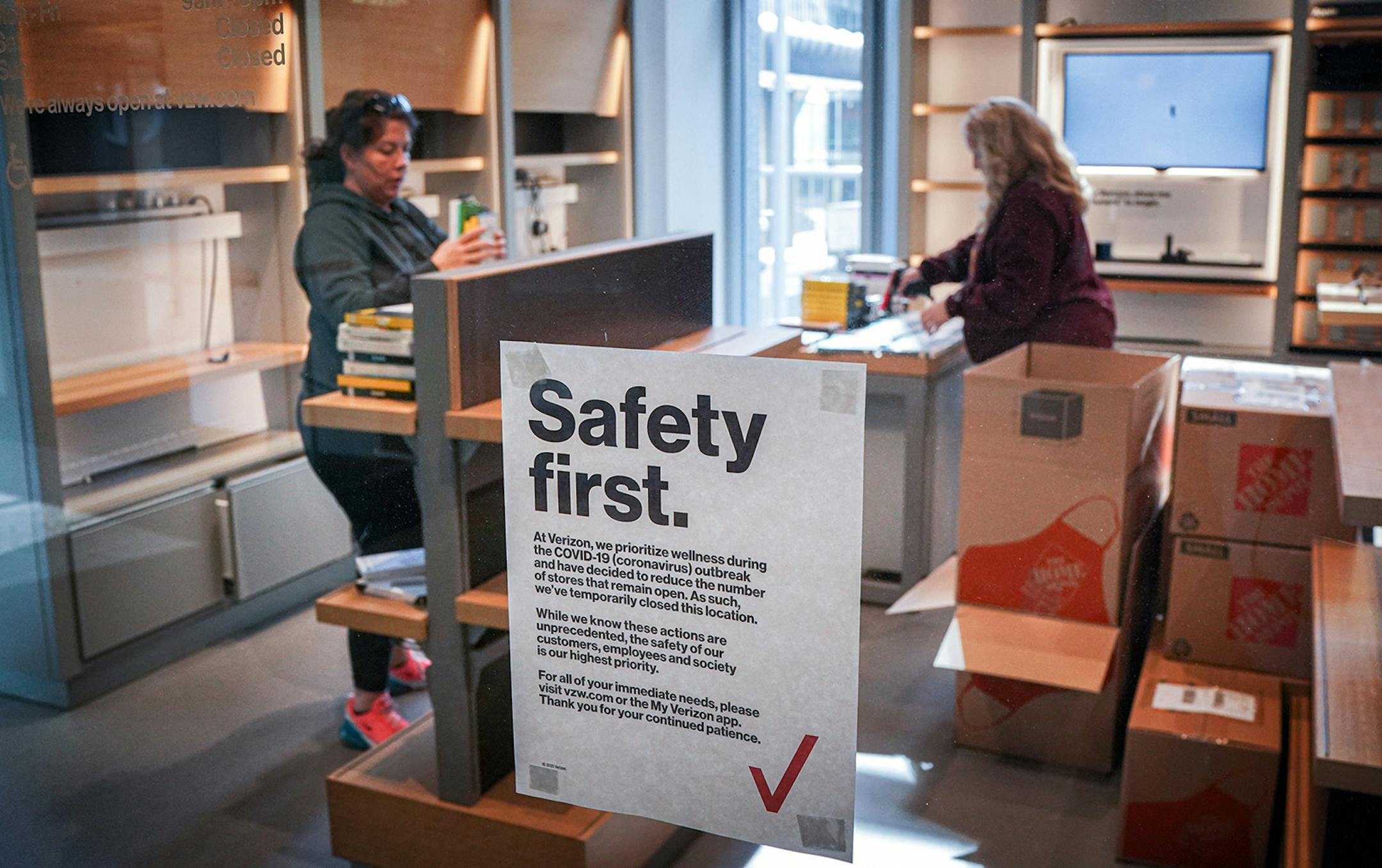 A sign in the downtown Minneapolis Verizon store stated that this store would close temporarily as workers packed away the inventory.