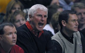 Knight shouts to his players from the bench. GENERAL INFORMATION: Minneapolis, Mn., Sat. Dec. 28, 2002-Gopher basketball vs. Bobby Knight's Texas Tech