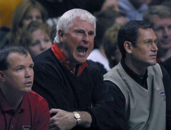 Knight shouts to his players from the bench. GENERAL INFORMATION: Minneapolis, Mn., Sat. Dec. 28, 2002-Gopher basketball vs. Bobby Knight's Texas Tech