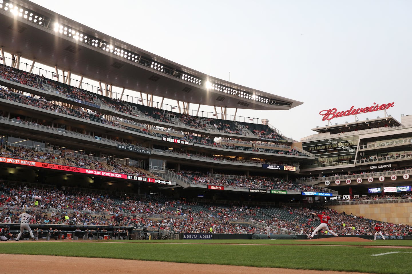 Twins starting pitcher Kyle Gibson delivered a pitch to Tigers right fielder Jim Adduci last August.