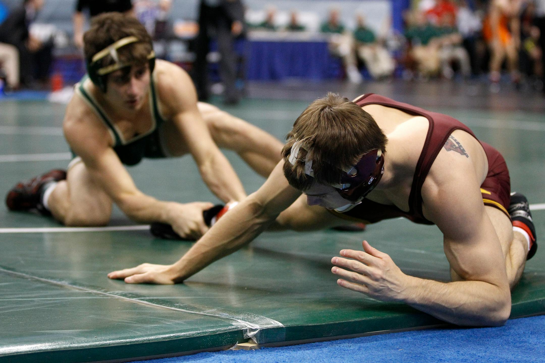 Minnesota's Michael Thorn, right, struggles against Cal Poly's Borislav Novachkov during their 141-pound semifinal match, Friday, March 18, 2011, at the NCAA Division I Wrestling Championships in Philadelphia. (AP Photo)