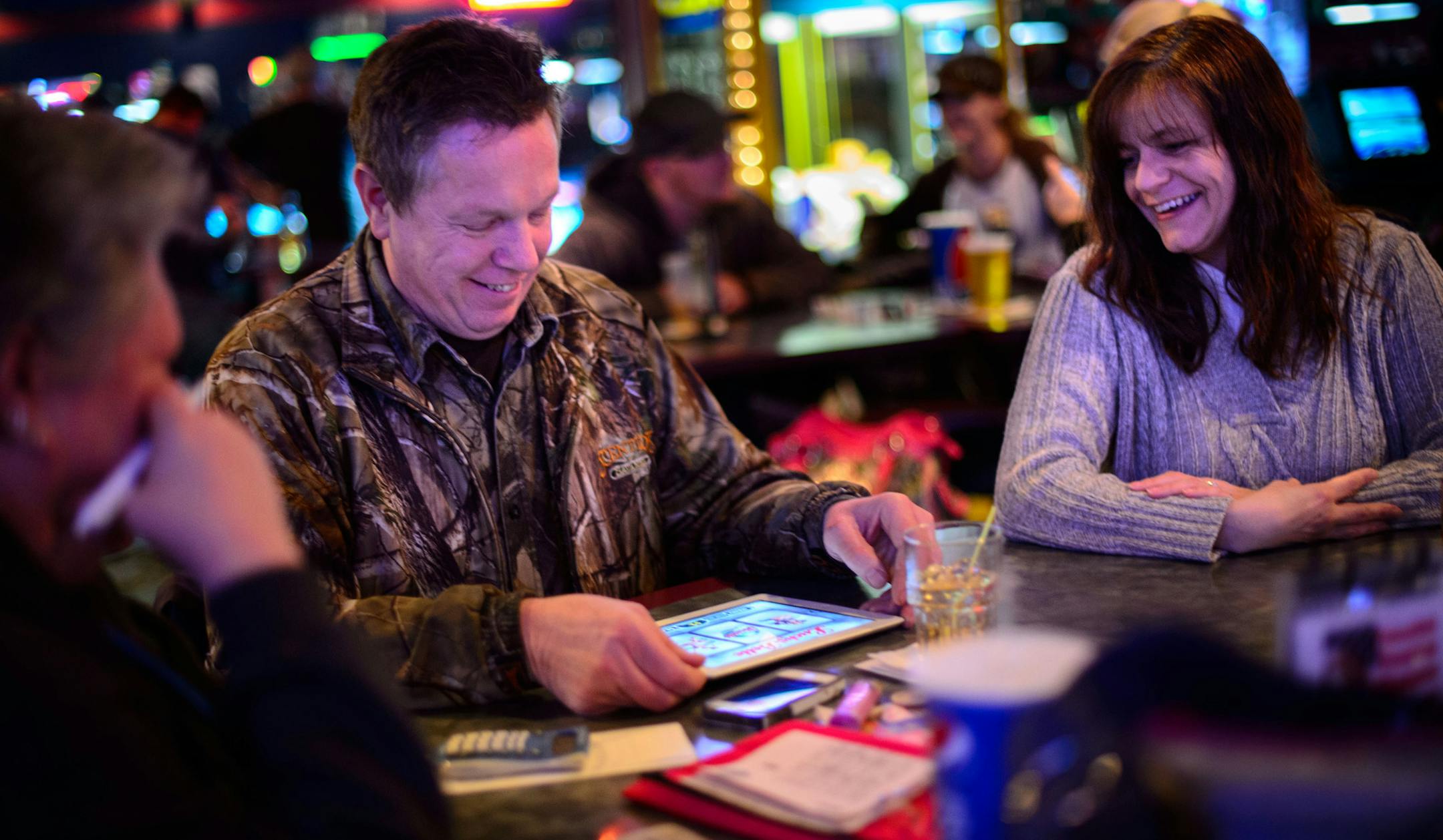 Marv Reynolds played an electronic pulltab game at CR's Sports Bar in Coon Rapids, Wednesday, February 5, 2014. He won, then lost $2.00. ] GLEN STUBBE * gstubbe@startribune.com