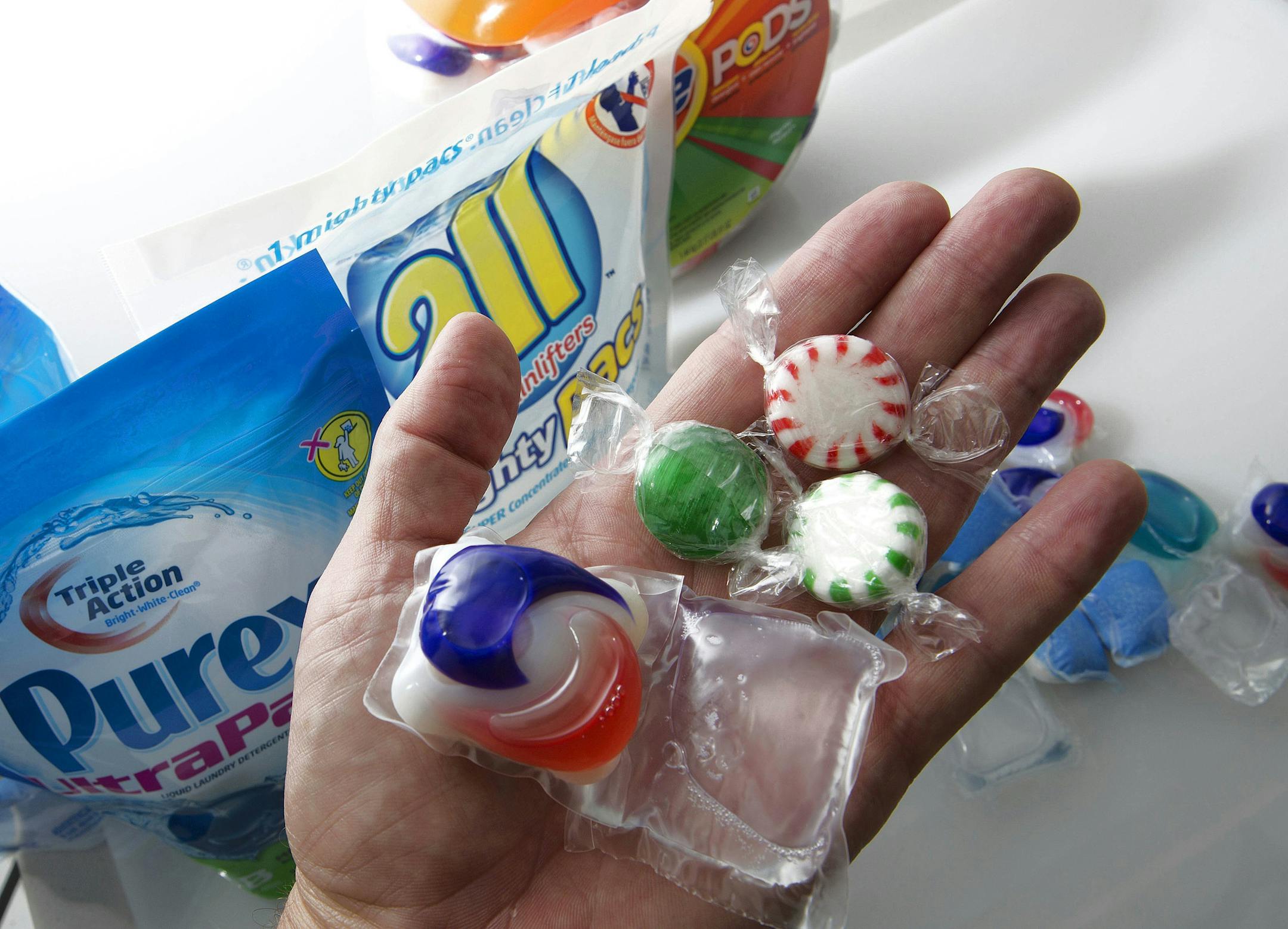 Consumer safety groups have warned that laundry detergent packets could be easily eaten by children who might mistake them for candy. A child died in Kissimmee, Florida, after eating a packet of All detergent. (Tom Burton/Orlando Sentinel/MCT) ORG XMIT: 1142795