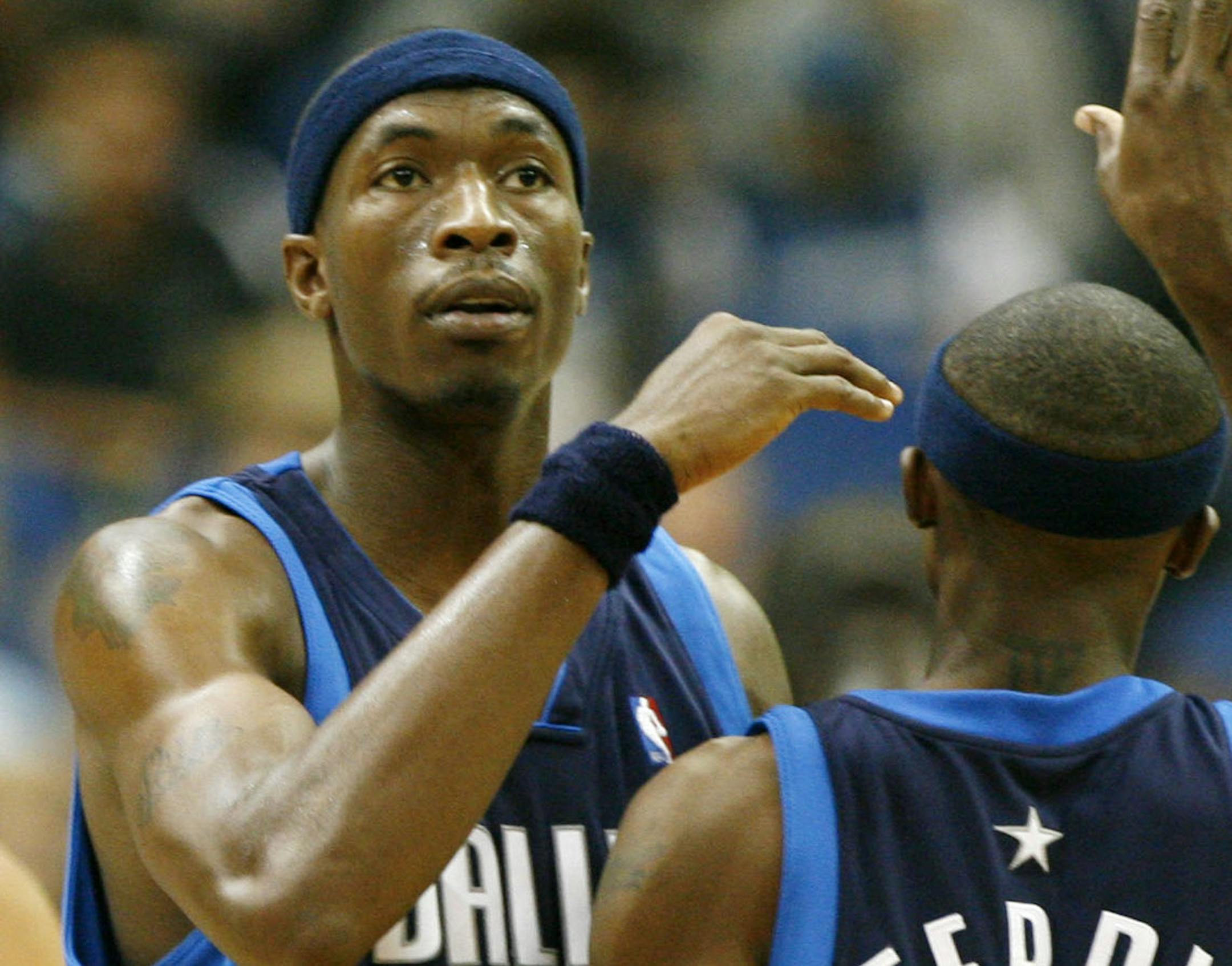 DAVID JOLES ï djoles@startribune.com Minneapolis, MN - Nov. 1, 2008-] The Dallas Mavericks Josh Howard (5) celebrates a 3-point play during the 2nd quarter with teammates Jason Kidd (2) and Jason Terry (31) during Timberwolves 95-85 loss to Dallas.