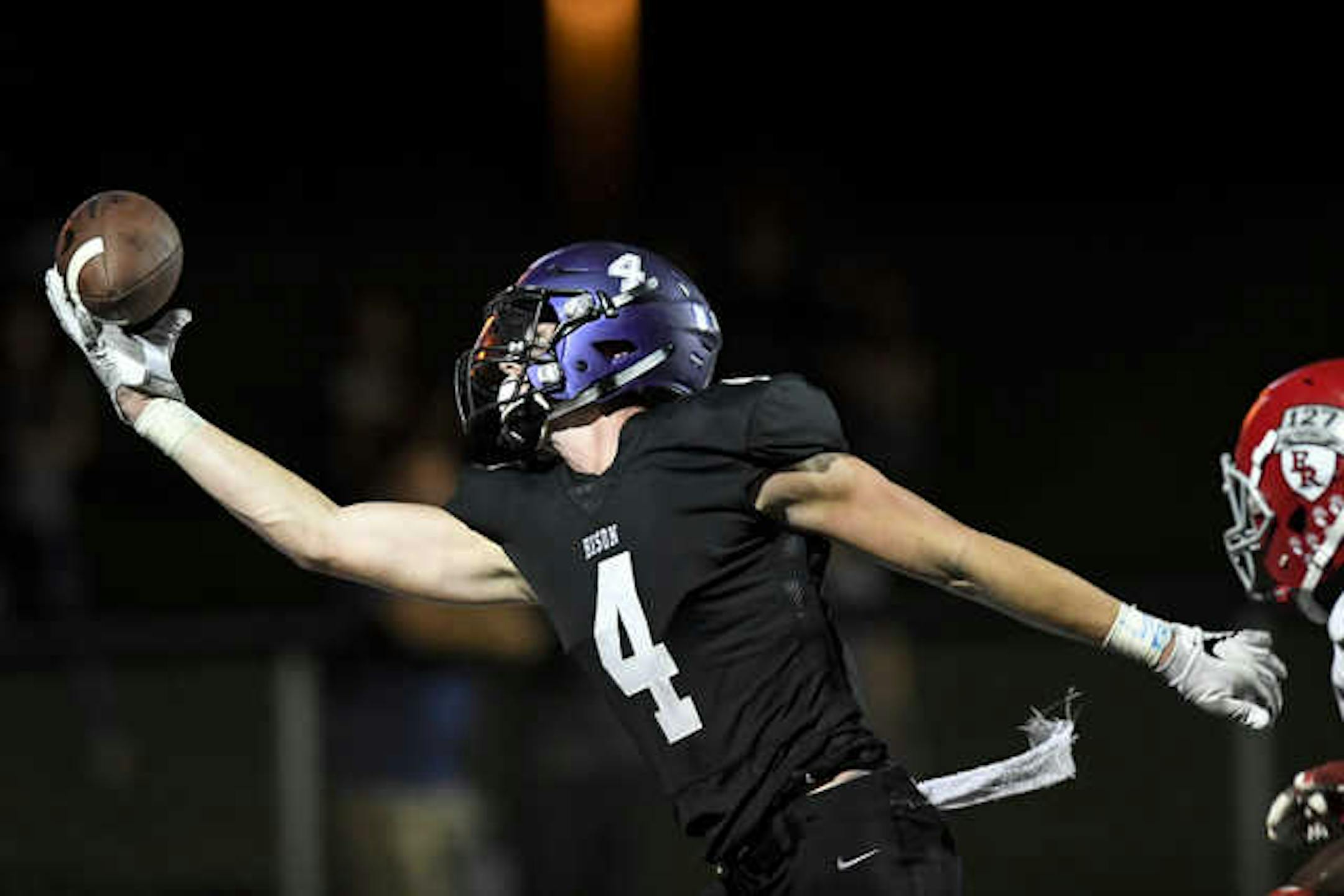 Buffalo wide receiver Treyton Welch (4) made a one-handed catch for a touchdown against Elk River earlier this year, Photo: AARON LAVINSKY • aaron.lavinsky@startribune.com