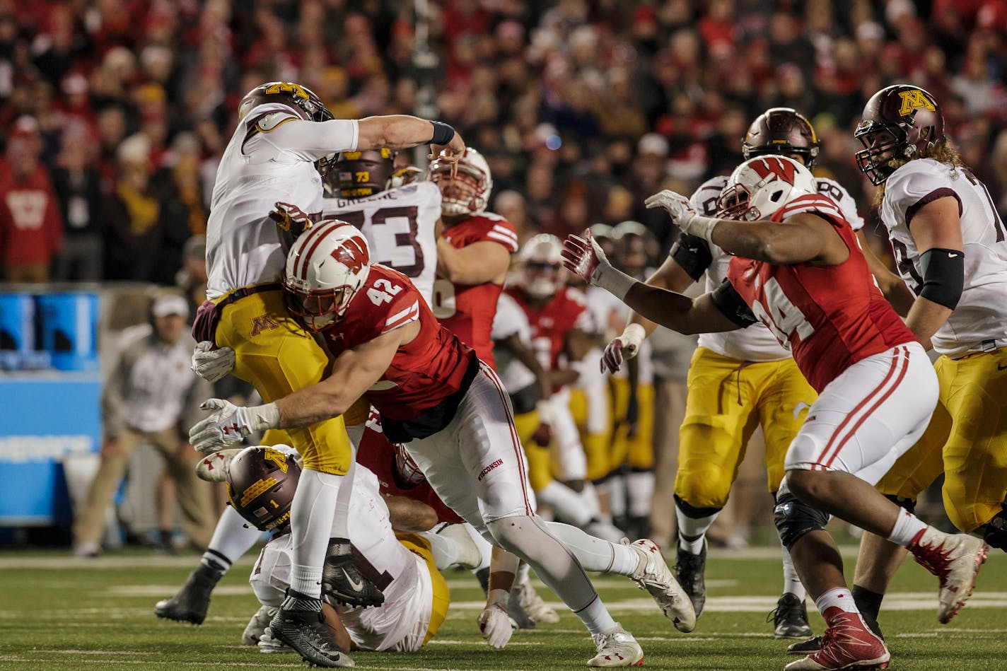 MADISON, WI - NOVEMBER 26: Wisconsin Badgers outside linebacker T.J. Watt (42) gets pressure on Minnesota Golden Gophers quarterback Mitch Leidner (7) durning an NCAA Football game between the 6th ranked Wisconsin Badgers and the Minnesota Golden Gophers for Paul Bunyan's Axe at Camp Randall Stadium in Madison Wisconsin on November 26th, 2016. Wisconsin defeats Minnesota 30-17 to retain the axe. (Photo by Dan Sanger/Icon Sportswire) (Icon Sportswire via AP Images) ORG XMIT: 265446