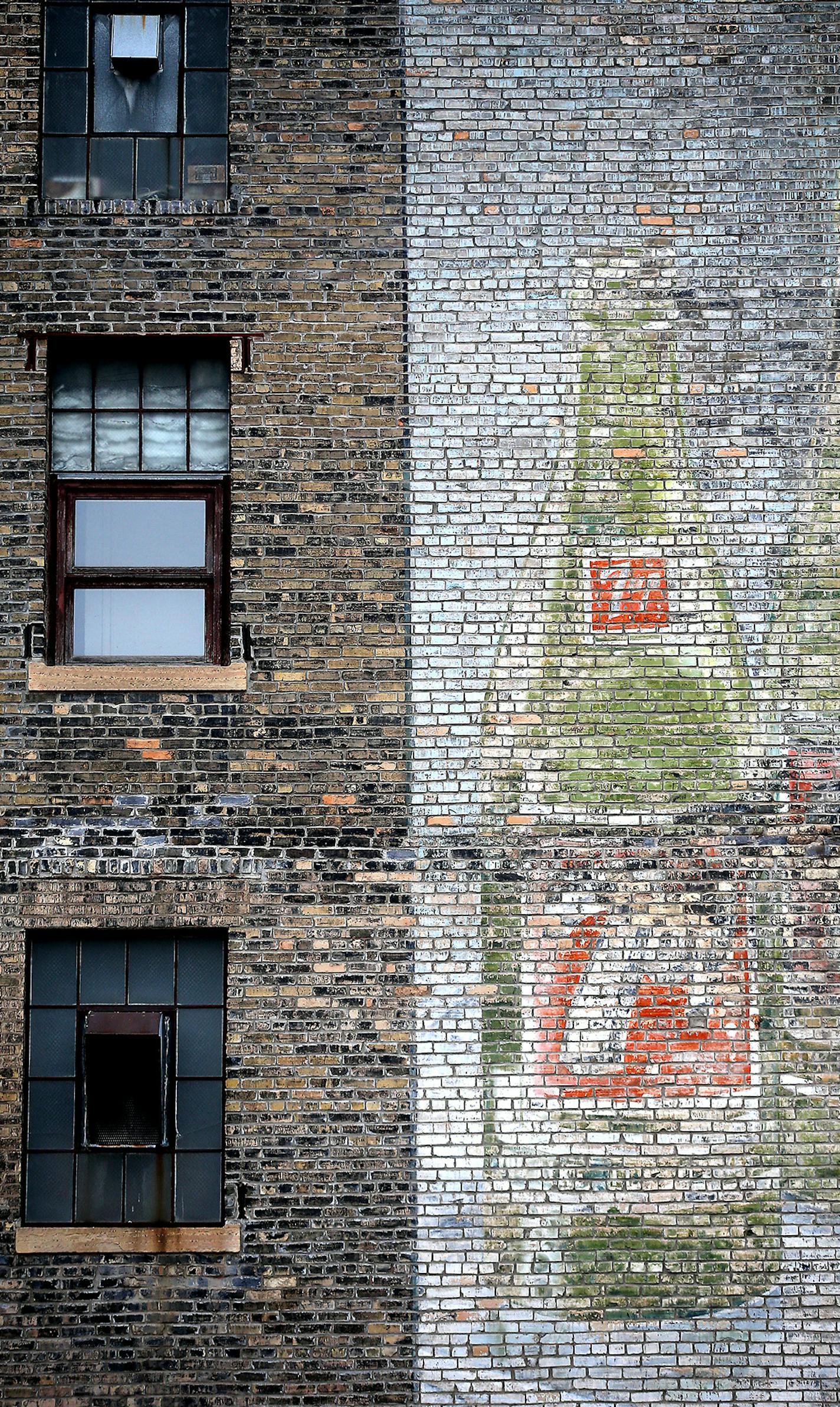 An old faded 7UP sign is located on the side of a building in Minneapolis, MN. ] (ELIZABETH FLORES/STAR TRIBUNE) ELIZABETH FLORES &#x2022; eflores@startribune.com