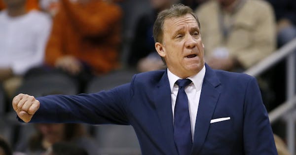 Minnesota Timberwolves head coach Flip Saunders motions to his team during the first half of an NBA basketball game against the Phoenix Suns, Friday, 