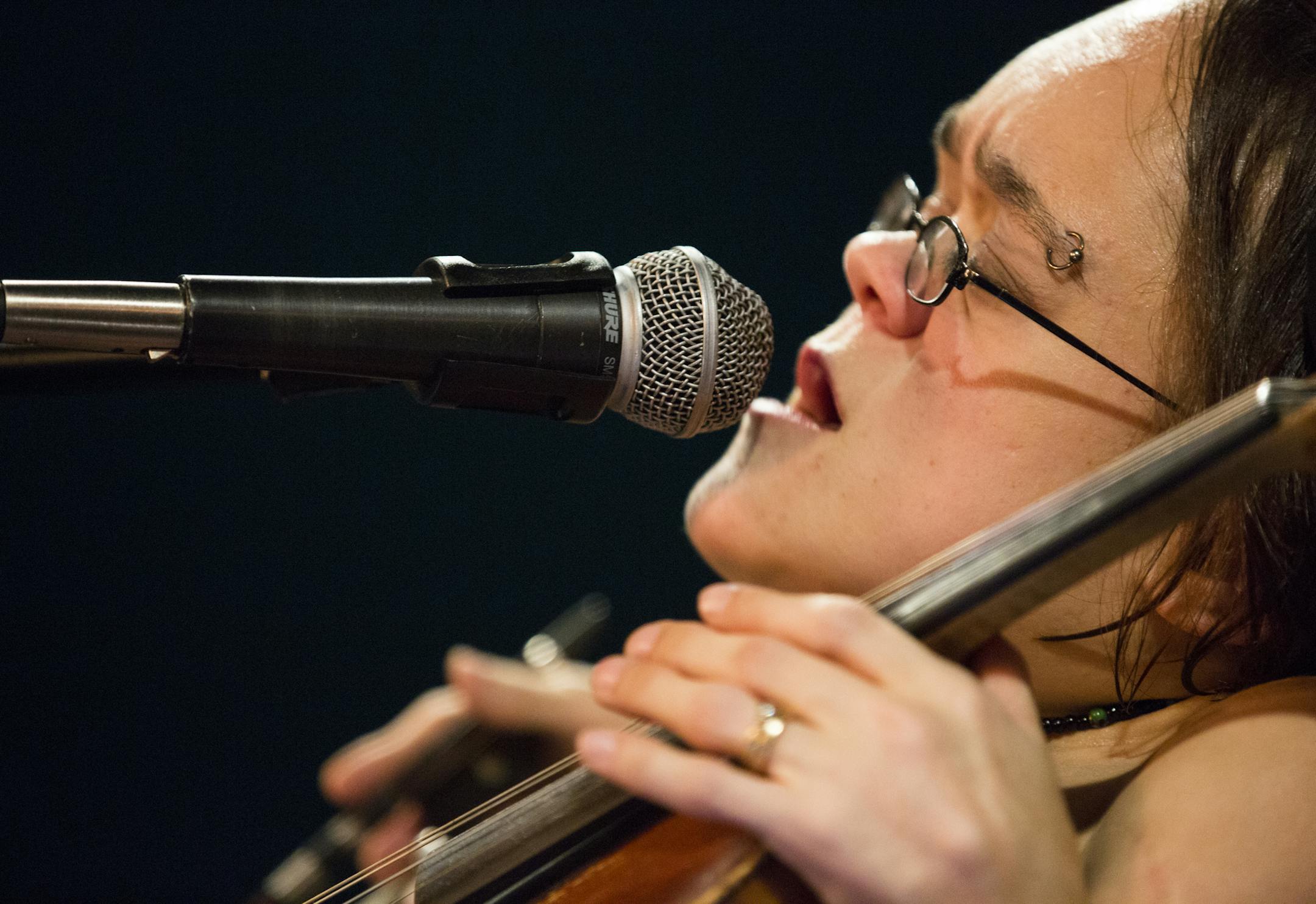 Gaelynn Lea performs at Beaners Central Coffee House in Duluth. ] (Leila Navidi/Star Tribune) leila.navidi@startribune.com BACKGROUND INFORMATION: Friday, March 4, 2016 in Duluth. A day in the life of Duluth fiddler/singer Gaelynn Lea, the winner of NPR's 2016 Tiny Desk contest.