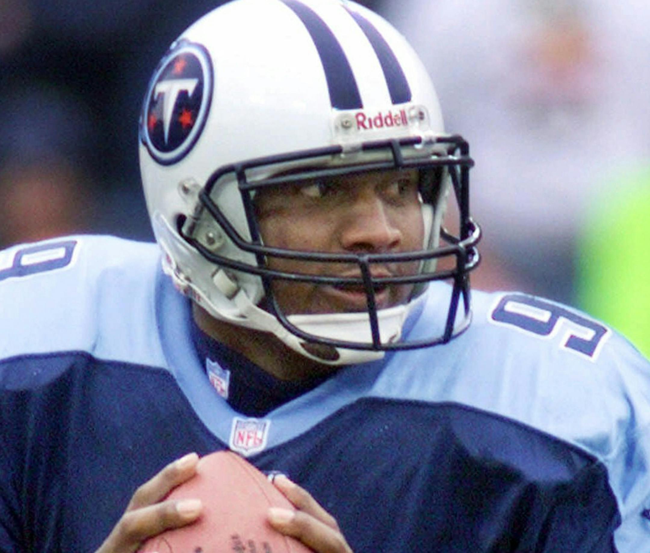 ** ADVANCE FOR THURSDAY, DEC. 24, AND THEREAFTER **FILE - In this Jan. 8, 2000, file photo, Tennessee Titans quarterback Steve McNair looks for a receiver during the Titans' 22-16 playoff win over the Buffalo Bills in Nashville, Tenn. McNair, 36, was killed in July 2009, a year after he had left the NFL. He spent 13 seasons in the league and was the heart of the Tennessee Titans. (AP Photo/Wade Payne, File) ORG XMIT: NY155
