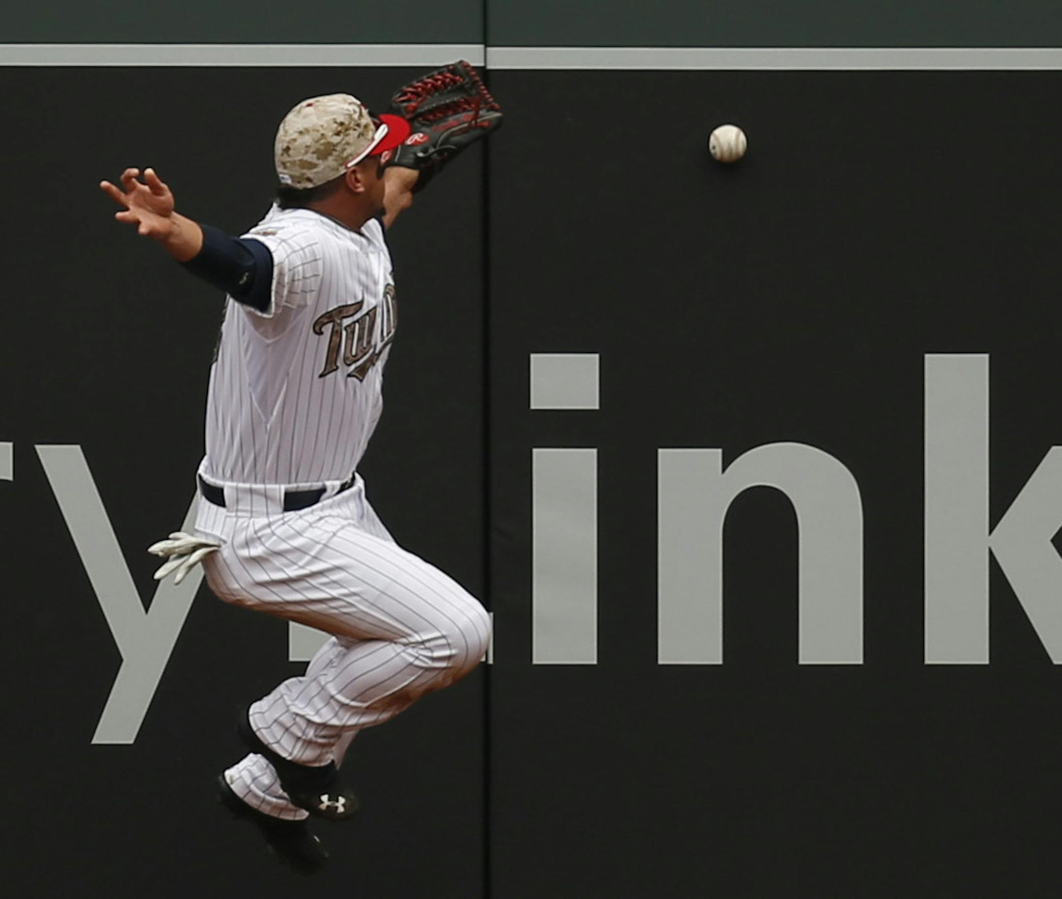 Minnesota Twins right fielder Oswaldo Arcia (31) misplayed a second inning hit to deep right by Texas Rangers' Michael Choice at Monday afternoon Target Field. ] JEFF WHEELER &#xef; jeff.wheeler@startribune.com The Twins met the Texas Rangers in an MLB game Monday, Memorial Day, May 26, 2014 at Target Field in Minneapolis. ORG XMIT: MIN1405261652500464