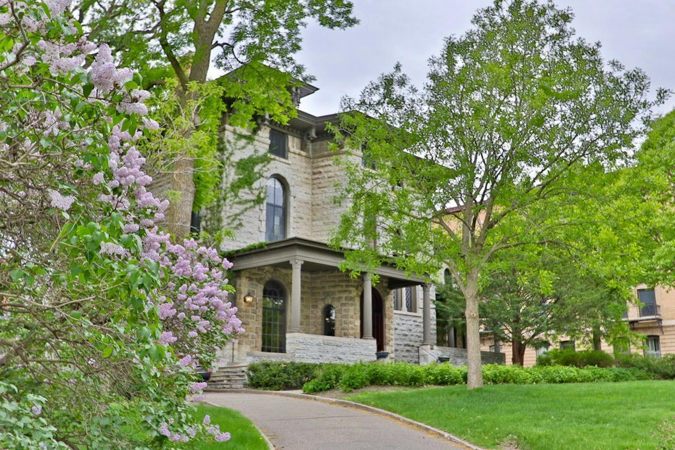 This Italianate villa-style home, built in 1862, is one of the oldest on Summit Avenue. It's known as the Burbank-Livingston-Griggs house.