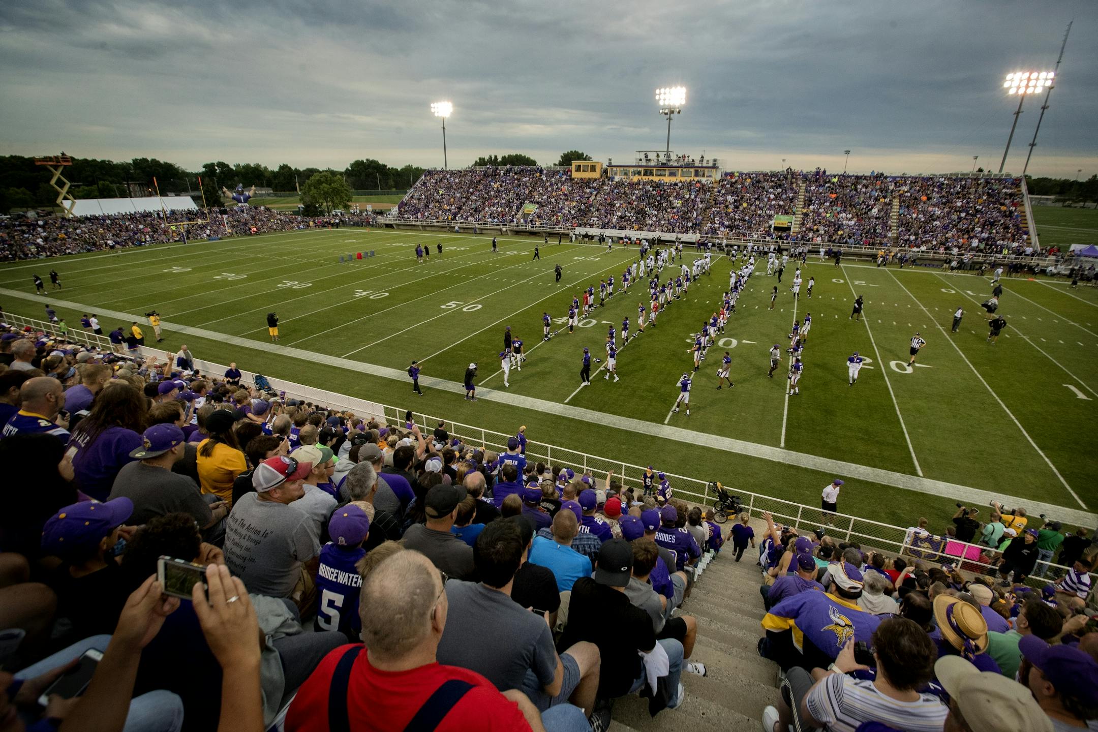 Minnesota Vikings fans watched the team stretch before Saturday night�s scrimmage at Blakeslee Stadium in Mankato.