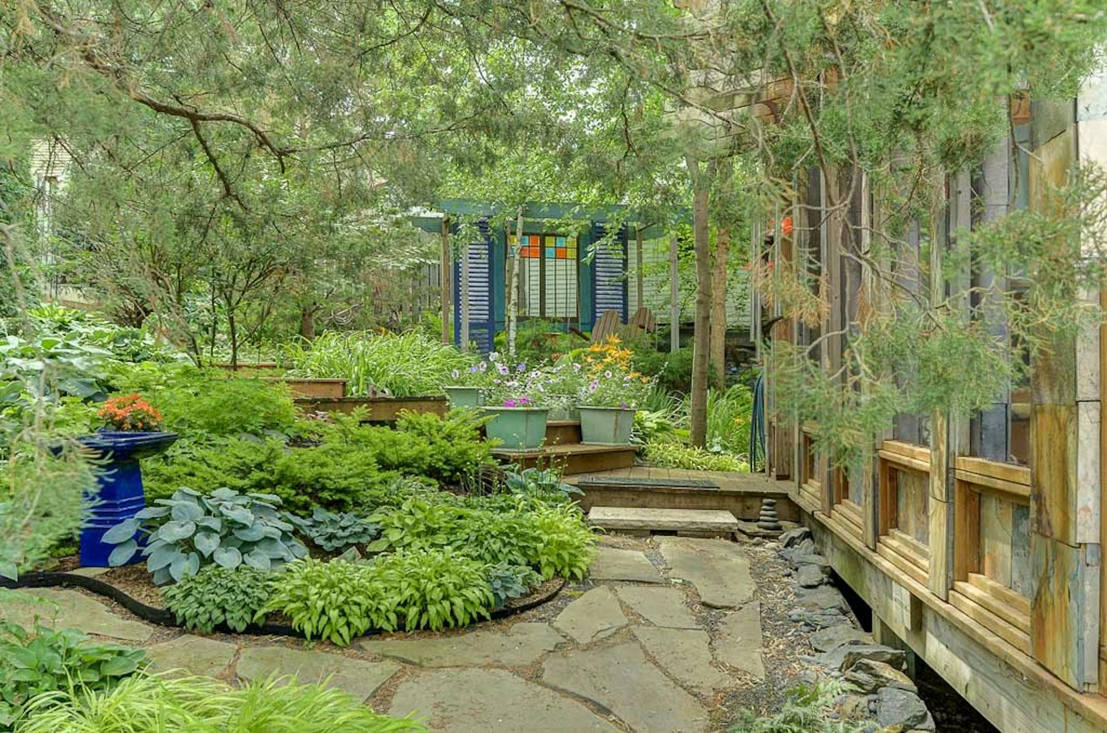 Marcy Roy's Minneapolis garden re-creates the feeling of being Up North.