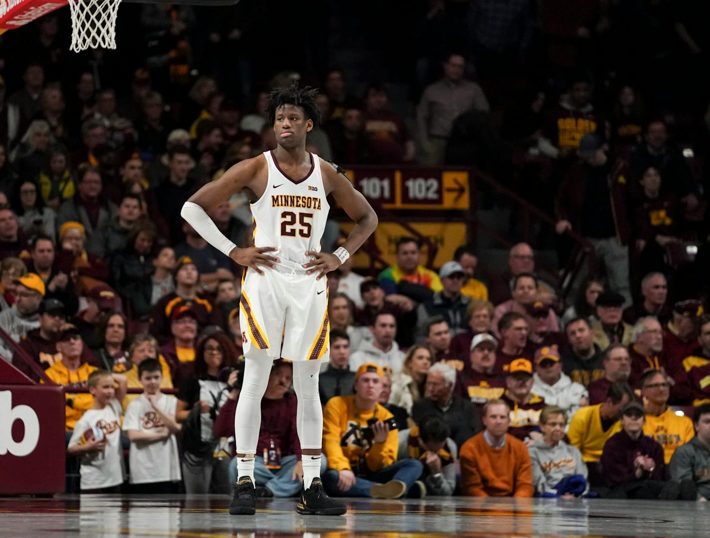 Gophers center Daniel Oturu stood disappointed after the Gophers lost the lead in the final seconds.